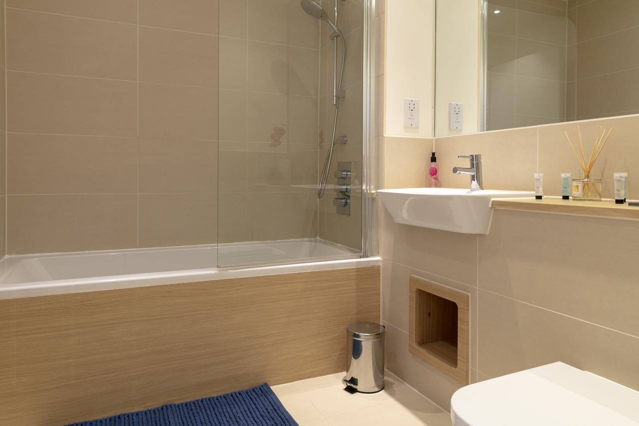 Modern & Exquisite Trumpington Townhouse With Parking & 5 Mins To Papworth Hospital CBG Exterior foto