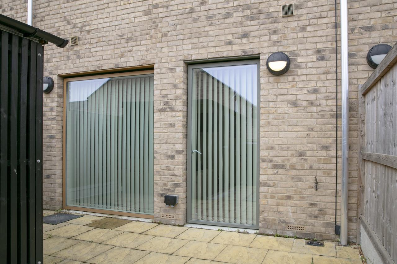 Modern & Exquisite Trumpington Townhouse With Parking & 5 Mins To Papworth Hospital CBG Exterior foto